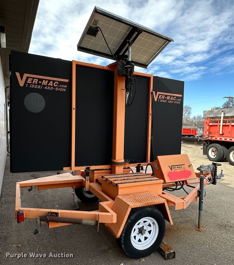 image for item LN9056 2007 Ver-Mac PCMS1210  message board trailer