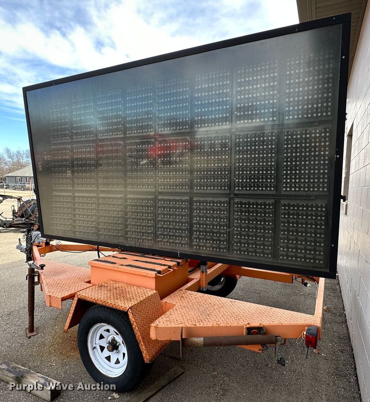 image for item LN9056 2007 Ver-Mac PCMS1210  message board trailer