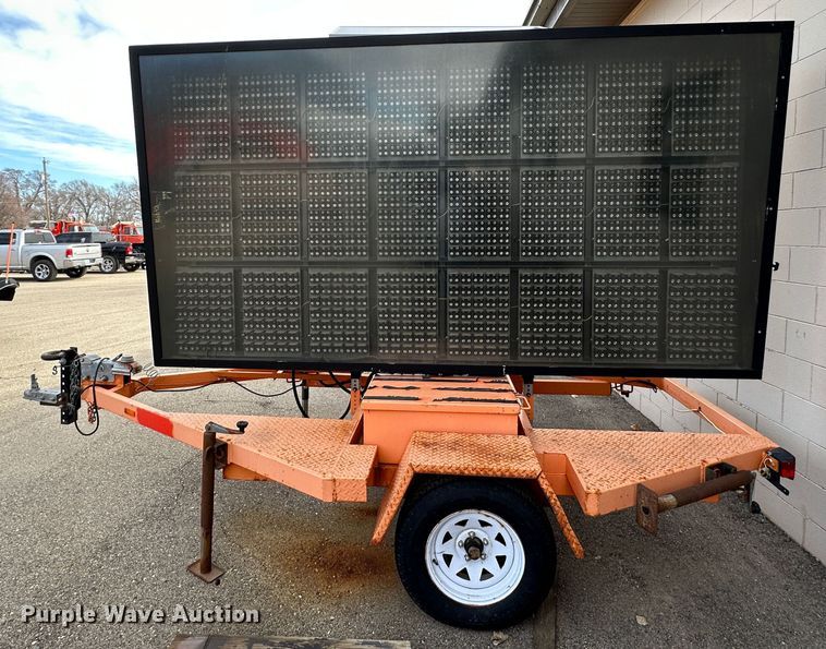 image for item LN9056 2007 Ver-Mac PCMS1210  message board trailer