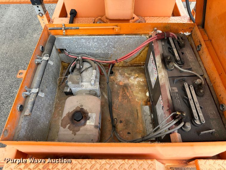 image for item LN9056 2007 Ver-Mac PCMS1210  message board trailer