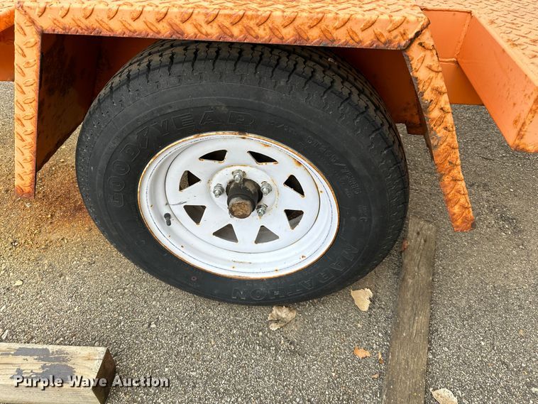 image for item LN9056 2007 Ver-Mac PCMS1210  message board trailer