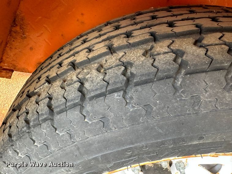 image for item LN9056 2007 Ver-Mac PCMS1210  message board trailer