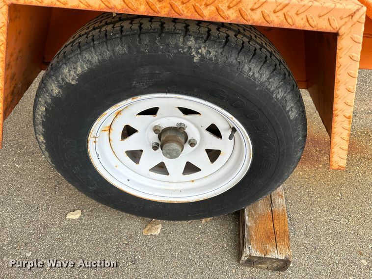 image for item LN9056 2007 Ver-Mac PCMS1210  message board trailer