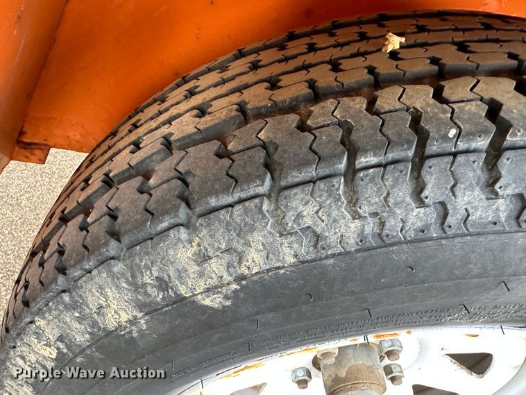 image for item LN9056 2007 Ver-Mac PCMS1210  message board trailer