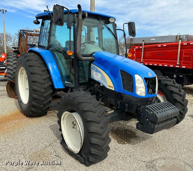 image for item LN9059 2011 New Holland T5070  MFWD tractor