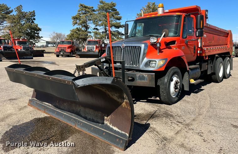 image for item LT9051 2005 International 7400  dump truck