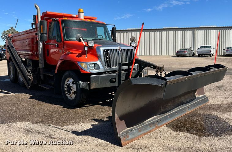 image for item LT9051 2005 International 7400  dump truck