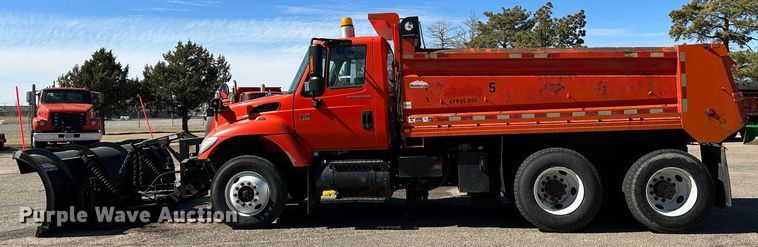 image for item LT9051 2005 International 7400  dump truck