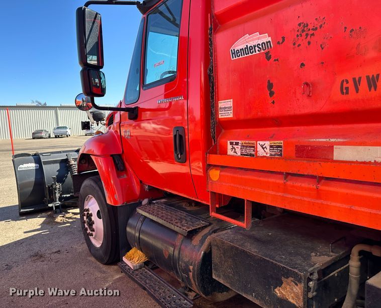 image for item LT9051 2005 International 7400  dump truck