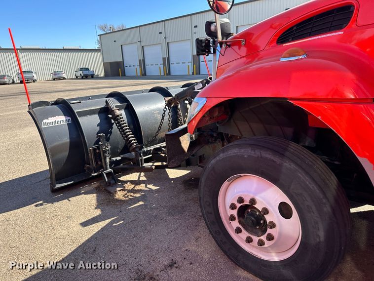 image for item LT9051 2005 International 7400  dump truck