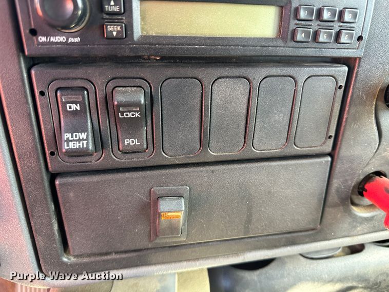 image for item LT9051 2005 International 7400  dump truck