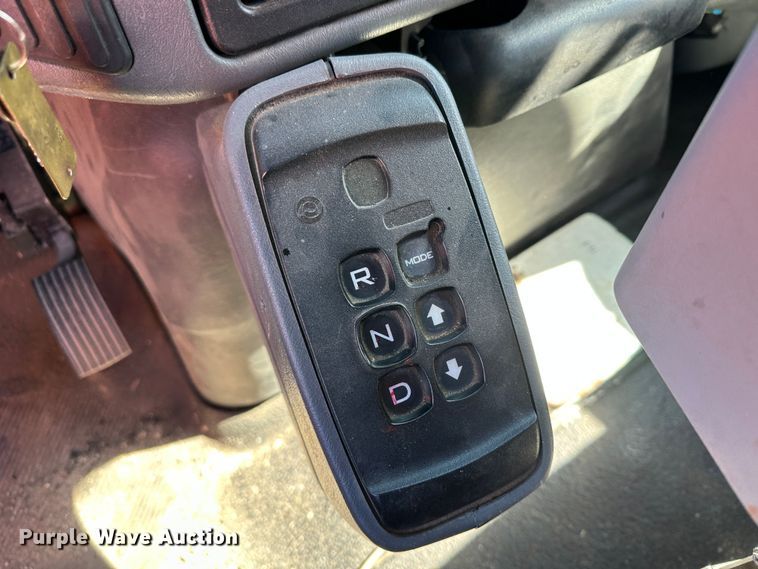 image for item LT9051 2005 International 7400  dump truck