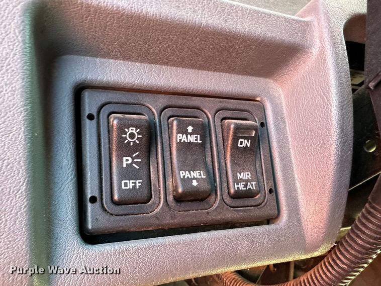 image for item LT9051 2005 International 7400  dump truck