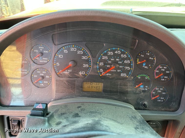 image for item LT9051 2005 International 7400  dump truck