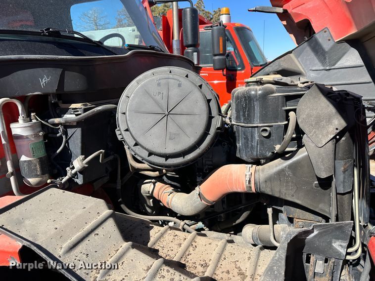 image for item LT9051 2005 International 7400  dump truck