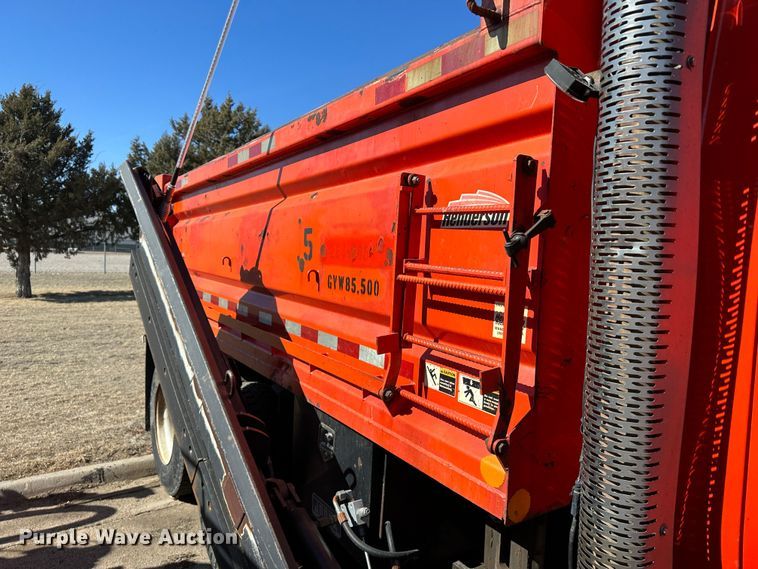 image for item LT9051 2005 International 7400  dump truck