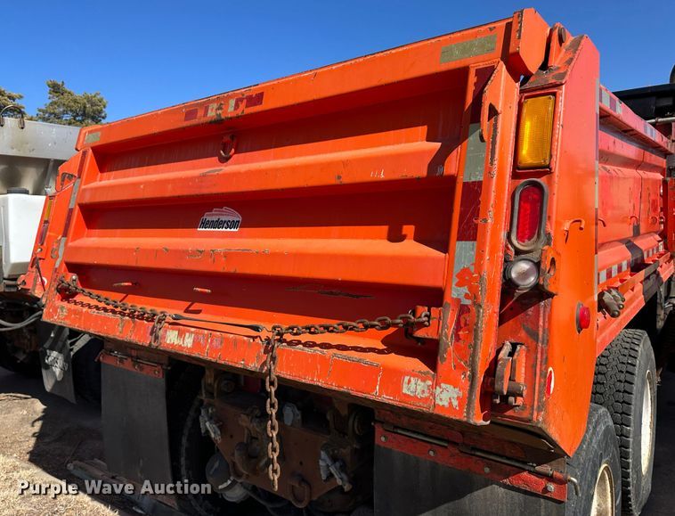 image for item LT9051 2005 International 7400  dump truck