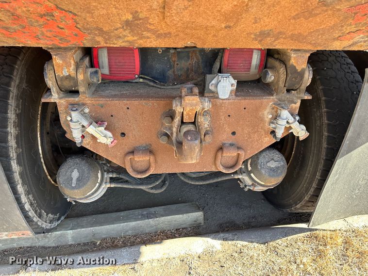 image for item LT9051 2005 International 7400  dump truck