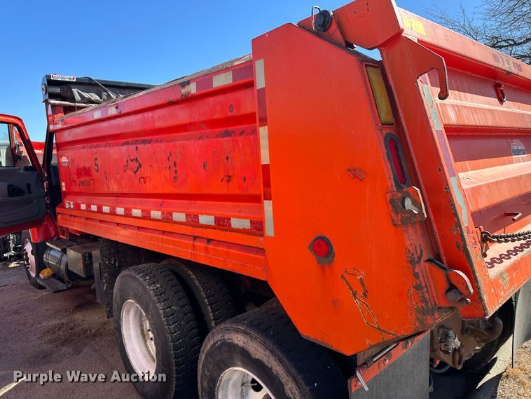 image for item LT9051 2005 International 7400  dump truck