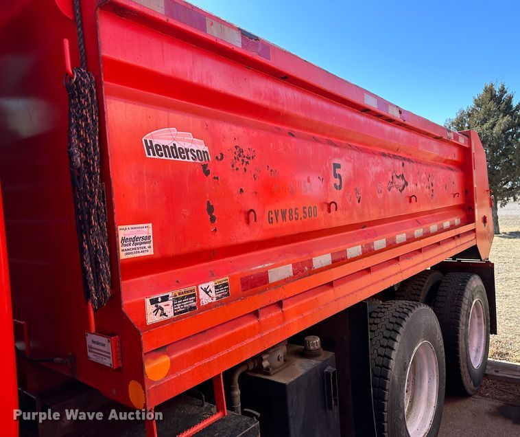 image for item LT9051 2005 International 7400  dump truck