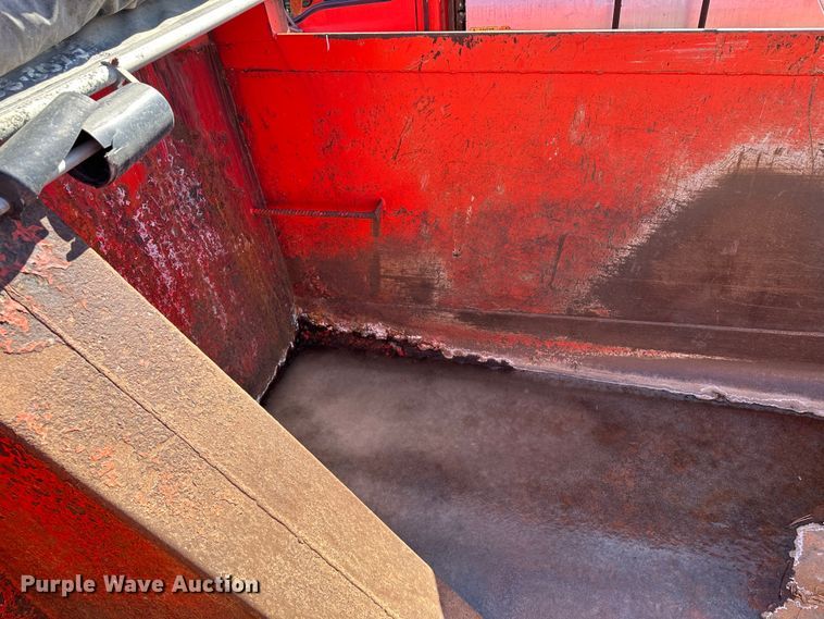 image for item LT9051 2005 International 7400  dump truck