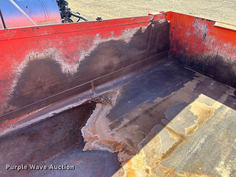 image for item LT9051 2005 International 7400  dump truck