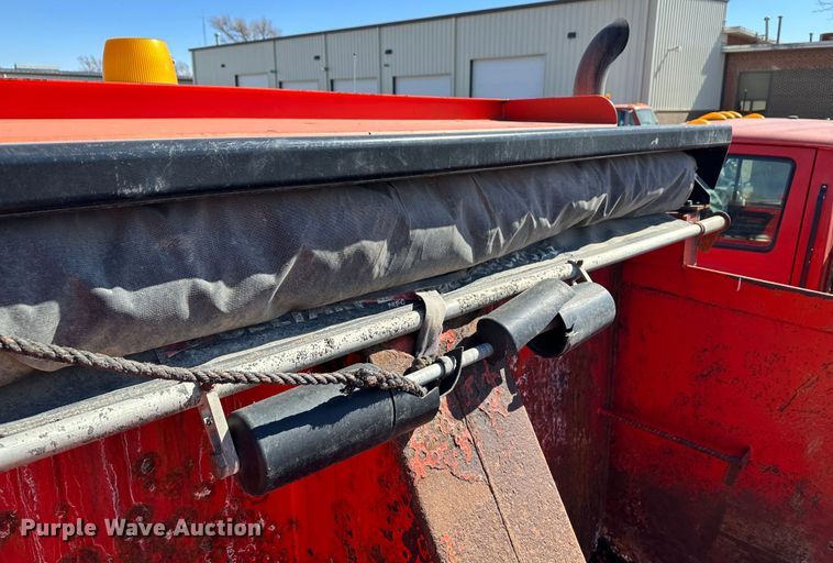 image for item LT9051 2005 International 7400  dump truck