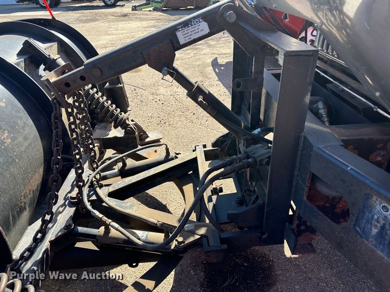 image for item LT9051 2005 International 7400  dump truck