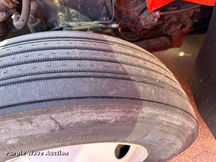 image for item LT9051 2005 International 7400  dump truck