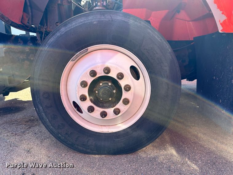 image for item LT9051 2005 International 7400  dump truck