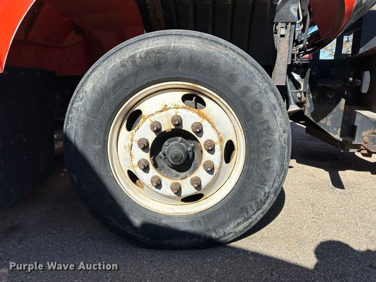 image for item LT9051 2005 International 7400  dump truck