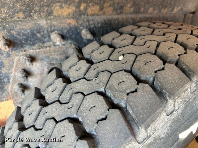 image for item LT9051 2005 International 7400  dump truck