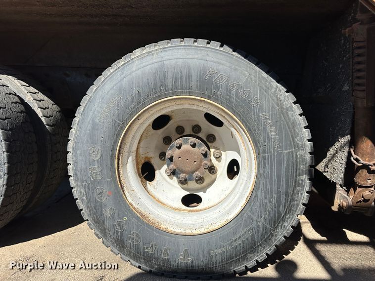 image for item LT9051 2005 International 7400  dump truck