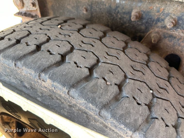 image for item LT9051 2005 International 7400  dump truck