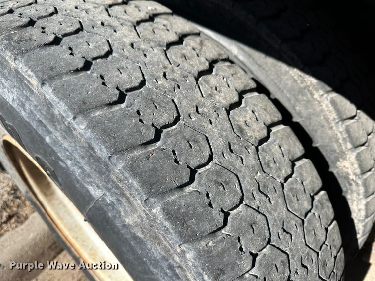 image for item LT9051 2005 International 7400  dump truck