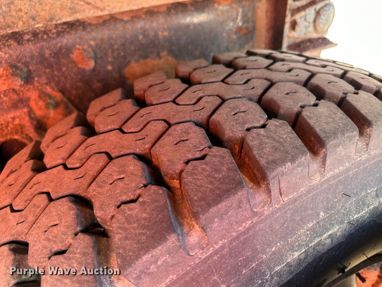 image for item LT9051 2005 International 7400  dump truck