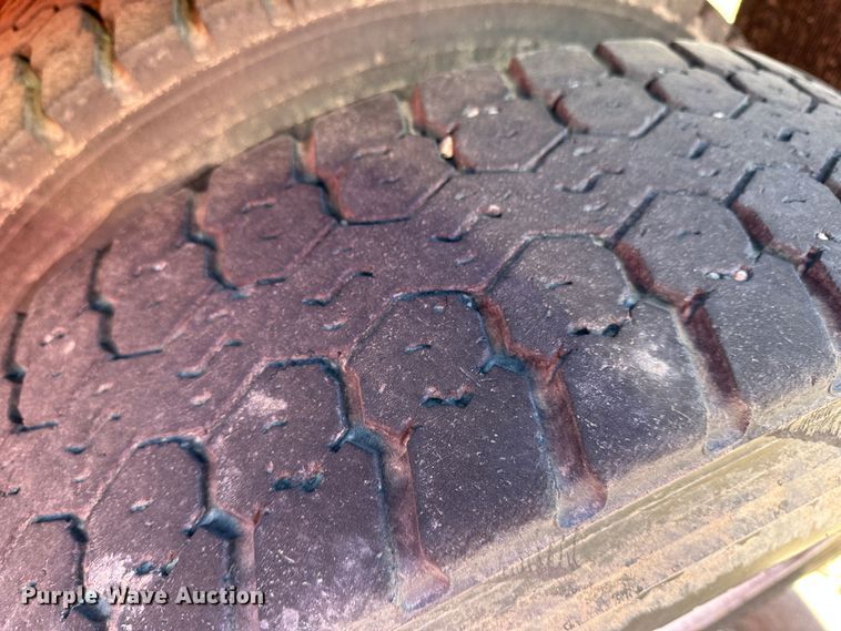 image for item LT9051 2005 International 7400  dump truck