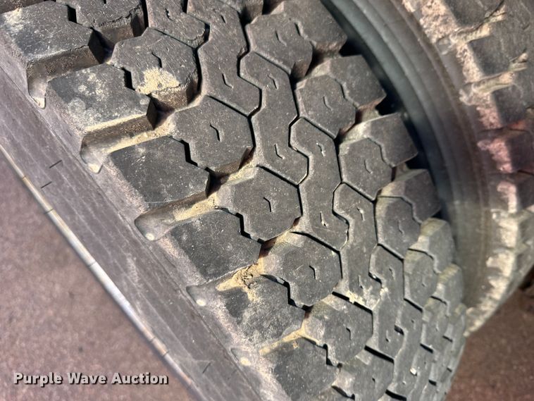 image for item LT9051 2005 International 7400  dump truck