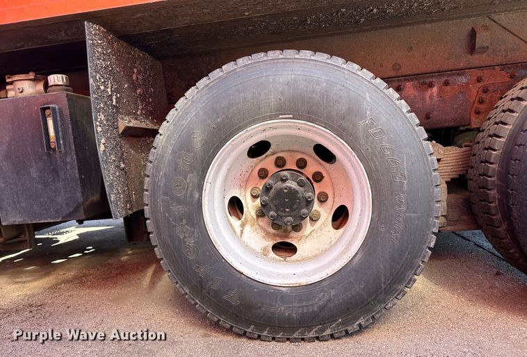 image for item LT9051 2005 International 7400  dump truck