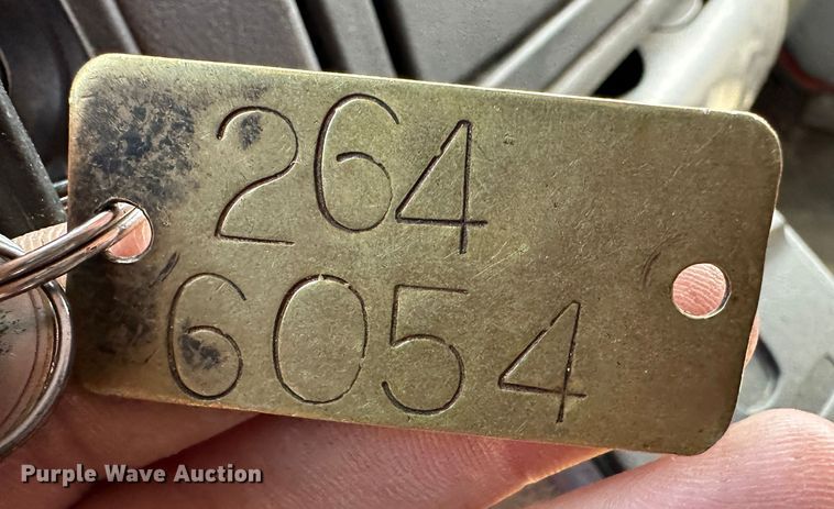 image for item LT9051 2005 International 7400  dump truck