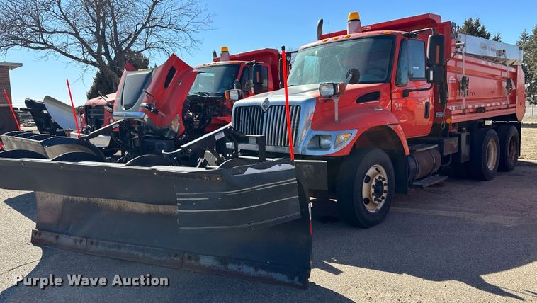 image for item LT9052 2005 International 7400  dump truck