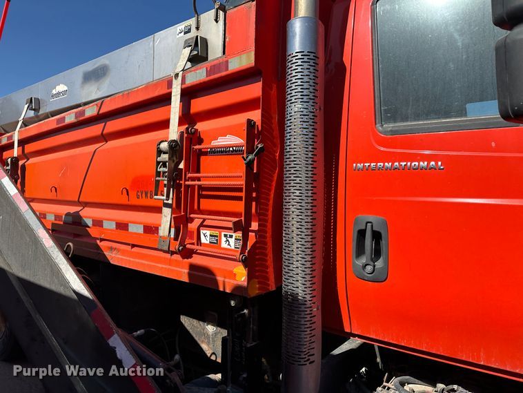 image for item LT9052 2005 International 7400  dump truck