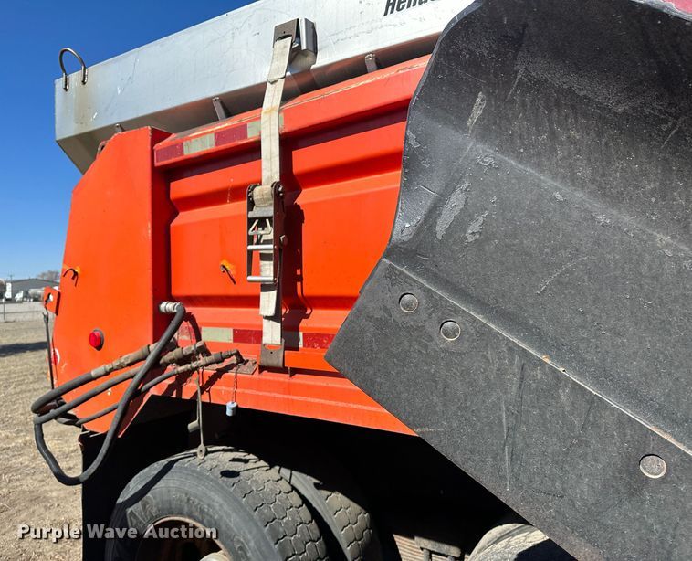 image for item LT9052 2005 International 7400  dump truck