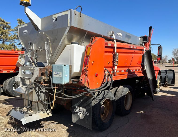 image for item LT9052 2005 International 7400  dump truck