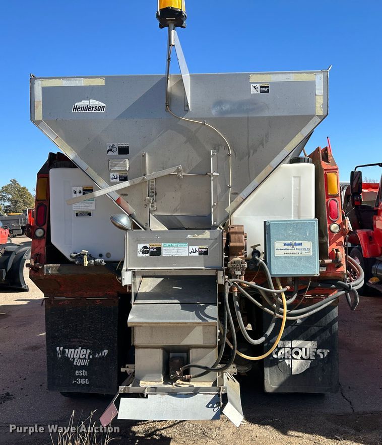 image for item LT9052 2005 International 7400  dump truck