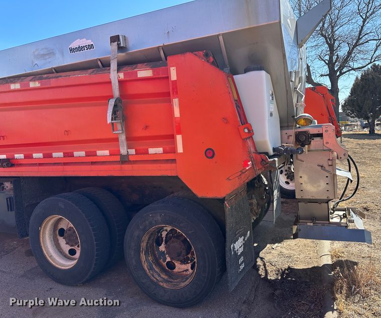 image for item LT9052 2005 International 7400  dump truck