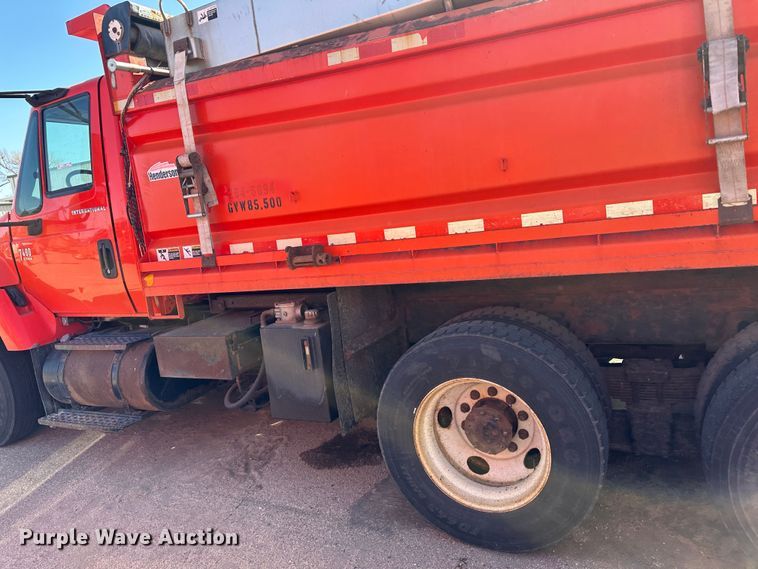 image for item LT9052 2005 International 7400  dump truck