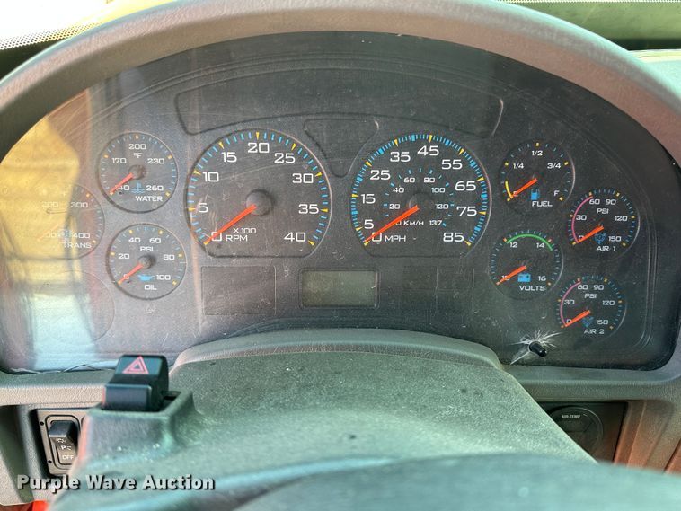 image for item LT9052 2005 International 7400  dump truck