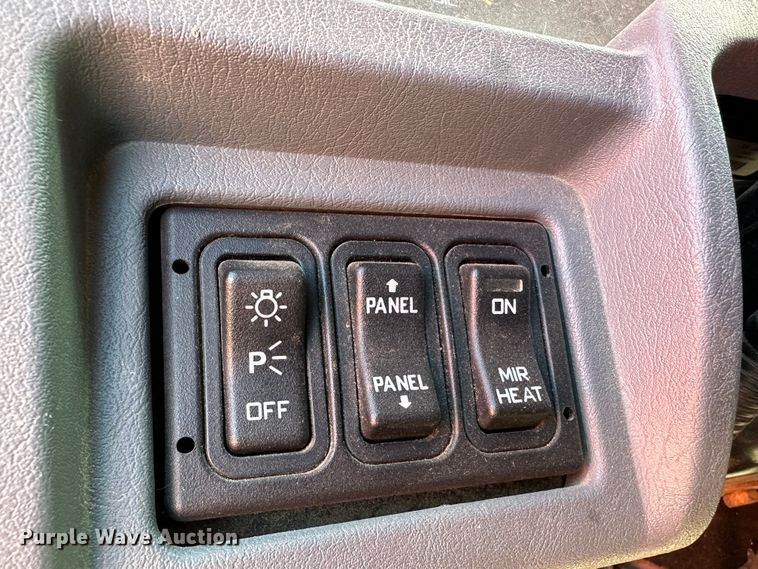 image for item LT9052 2005 International 7400  dump truck