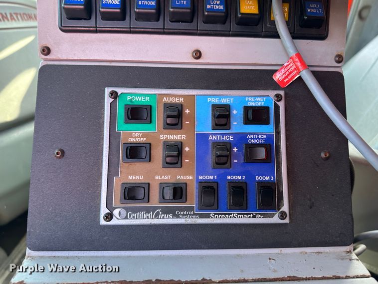 image for item LT9052 2005 International 7400  dump truck